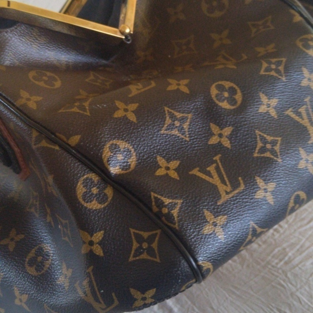 𝅺AUTHENTIC Louis Vuitton Handbag - Picture 8 of 17